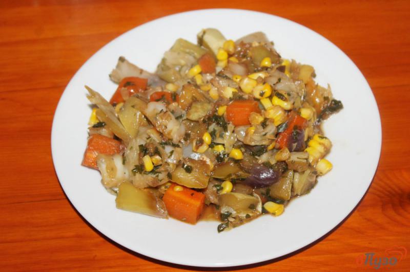 Фото приготовление рецепта: Рагу овощное с кукурузой и капустой шаг №6