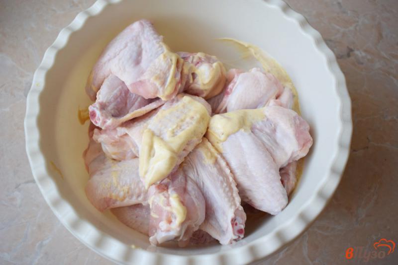 Фото приготовление рецепта: Куриные крылья в сметанно-горчичном соусе шаг №3