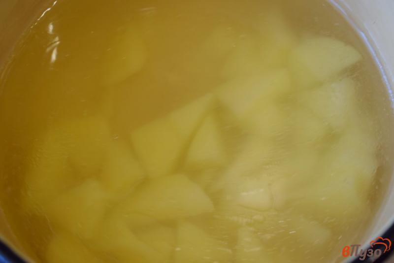 Фото приготовление рецепта: Суп-пюре из кролика с кабачками шаг №2