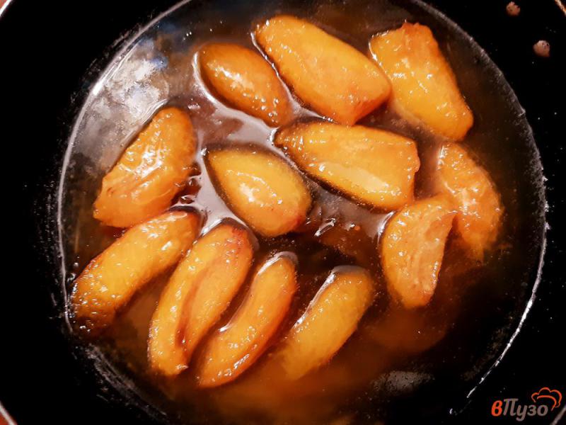 Фото приготовление рецепта: Карамелизированные абрикосы шаг №3