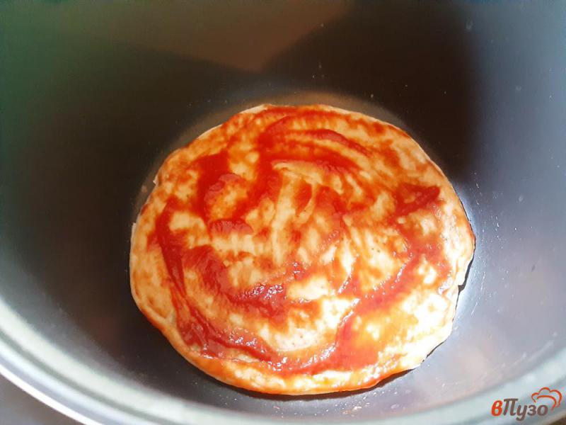Фото приготовление рецепта: Пицца на дрожжевом тесте с беконом фетой и черри шаг №9