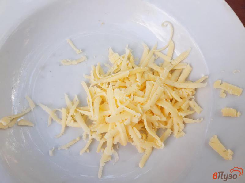 Фото приготовление рецепта: Салат из спаржевой фасоли сыра и огурца шаг №8