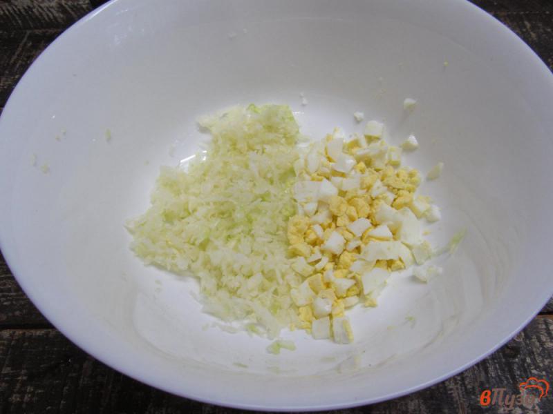 Фото приготовление рецепта: Салат из печени трески с капустой шаг №1