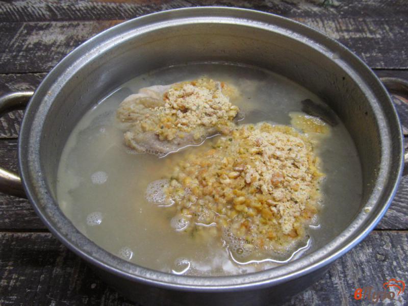 Фото приготовление рецепта: Гороховый суп с яйцами и зеленью шаг №4