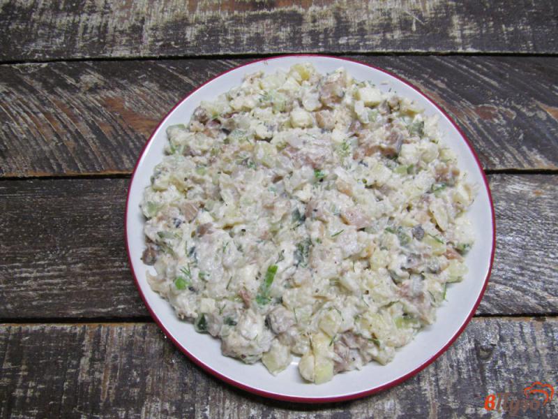 Фото приготовление рецепта: Овощной салат с селедкой шаг №7