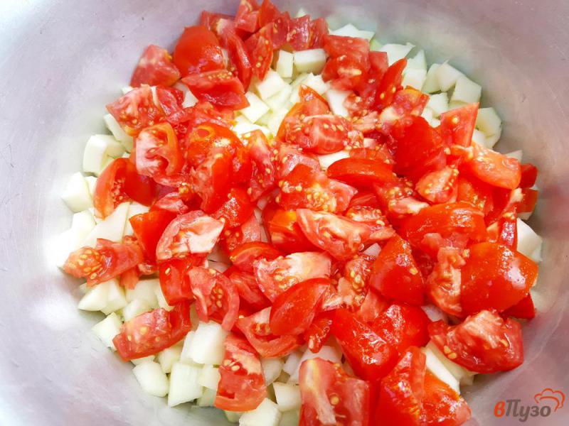 Фото приготовление рецепта: Салат из кабачка перца помидор в томатной заливке на зиму шаг №2