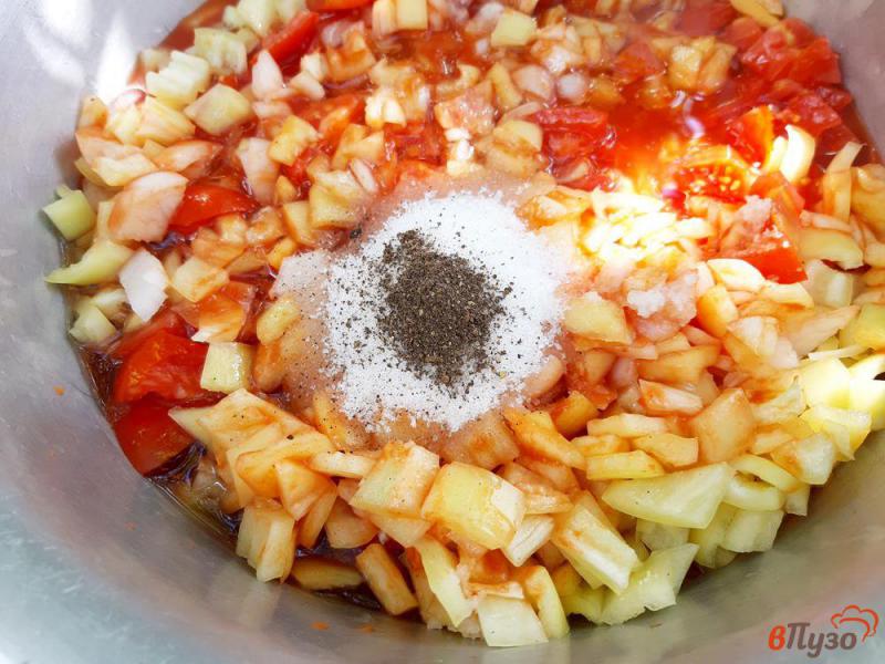 Фото приготовление рецепта: Салат из кабачка перца помидор в томатной заливке на зиму шаг №7