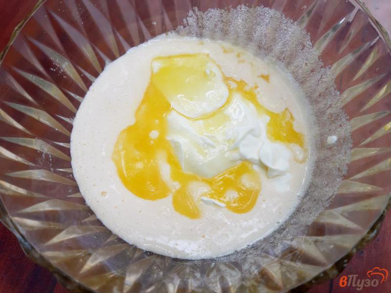 Фото приготовление рецепта: Пирог с персиками на сметане шаг №2