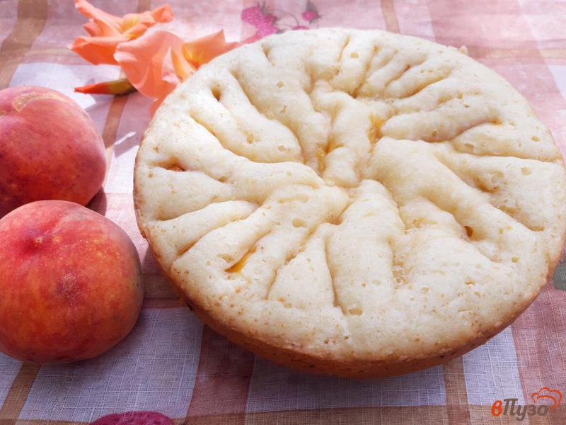 Фото приготовление рецепта: Пирог с персиками на сметане шаг №9