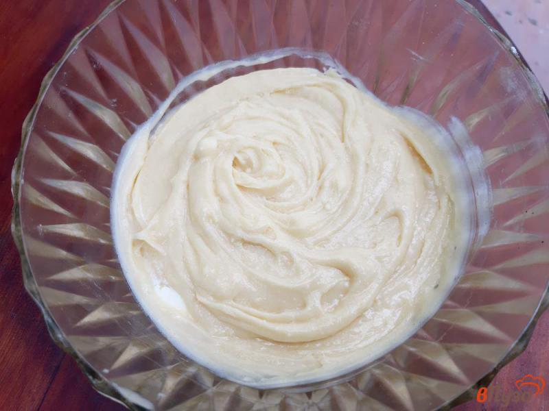 Фото приготовление рецепта: Пирог с персиками на сметане шаг №4