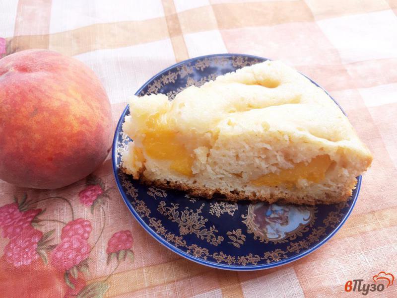 Фото приготовление рецепта: Пирог с персиками на сметане шаг №10