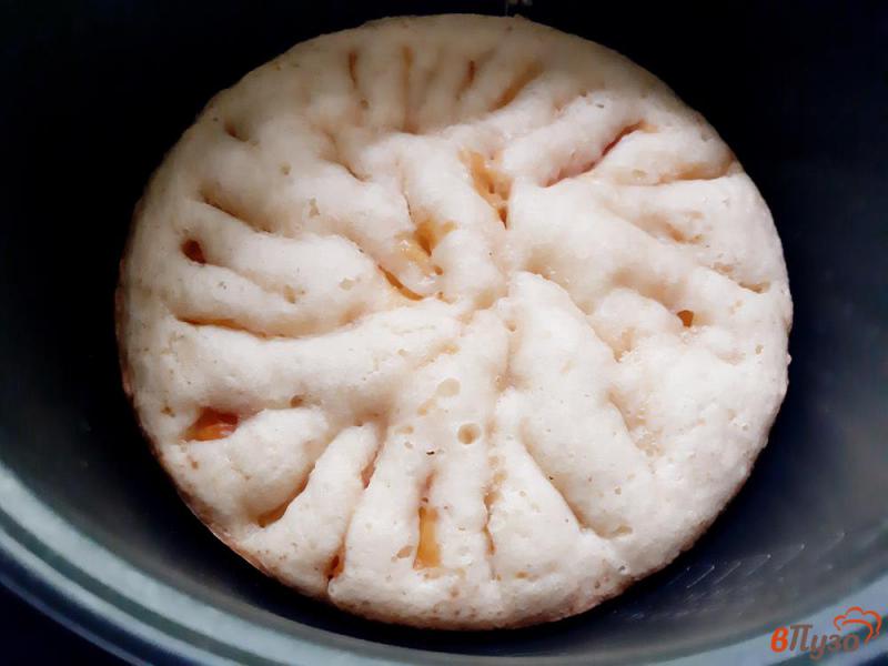 Фото приготовление рецепта: Пирог с персиками на сметане шаг №8