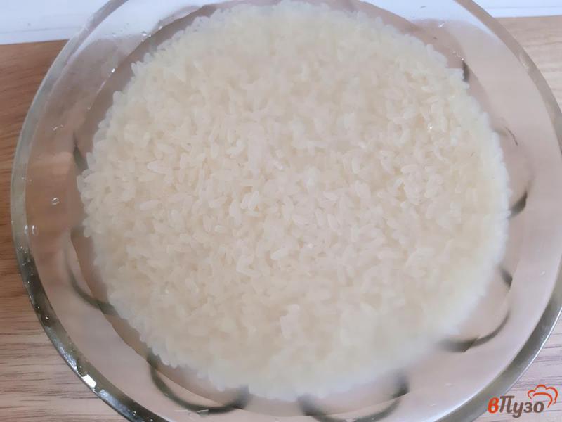 Фото приготовление рецепта: Рис с куркумой и чесноком шаг №4