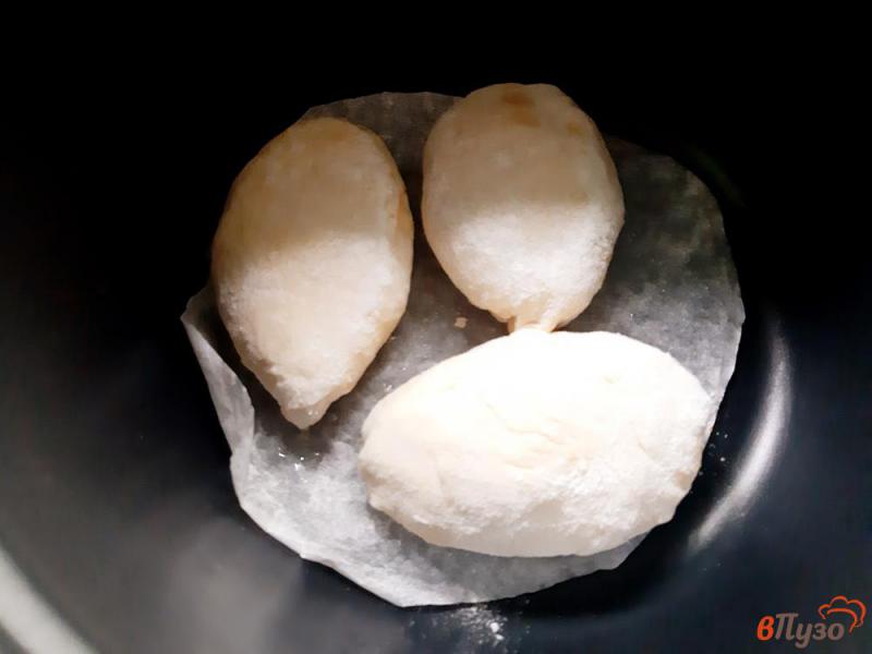 Фото приготовление рецепта: Пирожки дрожжевые на простокваше с абрикосами шаг №10