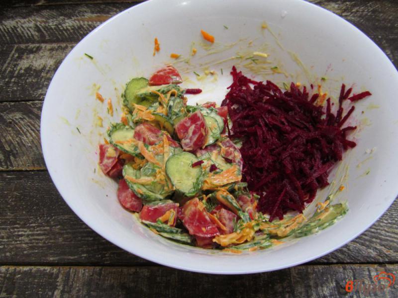 Фото приготовление рецепта: Овощной салат с тмином на йогурте шаг №5