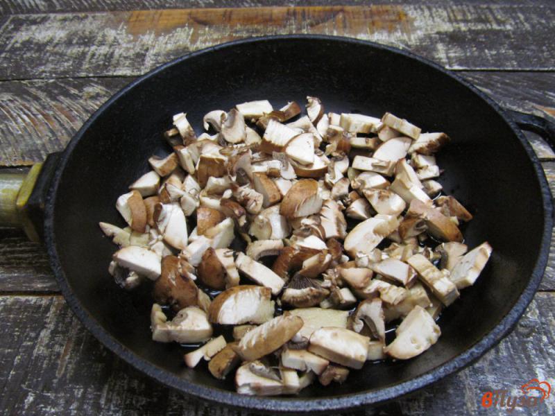 Фото приготовление рецепта: Рулеты из баклажана с грибной начинкой шаг №6