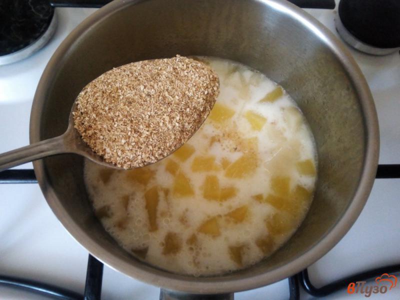 Фото приготовление рецепта: Крем-суп из кабачков с грибным порошком шаг №4