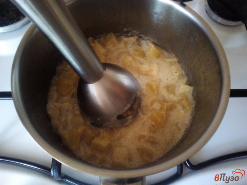Фото приготовление рецепта: Крем-суп из кабачков с грибным порошком шаг №5