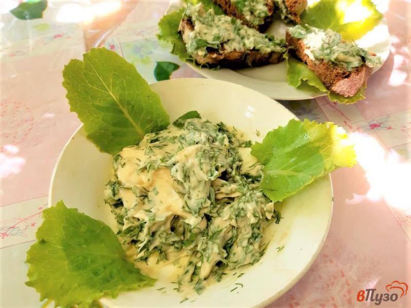Фото приготовление рецепта: Закуска из плавленого сыра с зеленью шаг №5