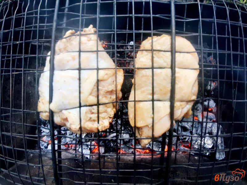 Фото приготовление рецепта: Курица гриль на мангале шаг №4