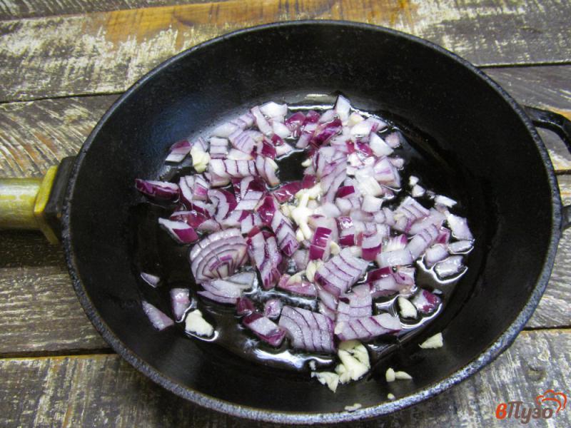 Фото приготовление рецепта: Тушеная фасоль с грибами в томатном соусе шаг №1