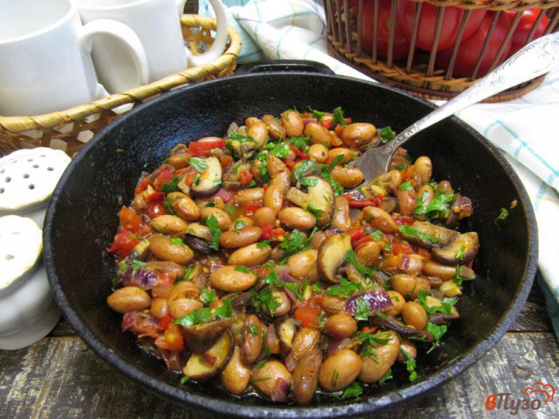 Фото приготовление рецепта: Тушеная фасоль с грибами в томатном соусе шаг №5