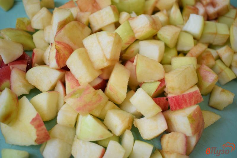 Фото приготовление рецепта: Рулет с яблоками и орехами из слоеного теста шаг №1