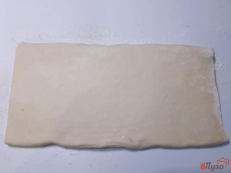 Фото приготовление рецепта: Слойки с сосисками в кунжуте из готового слоеного теста шаг №1