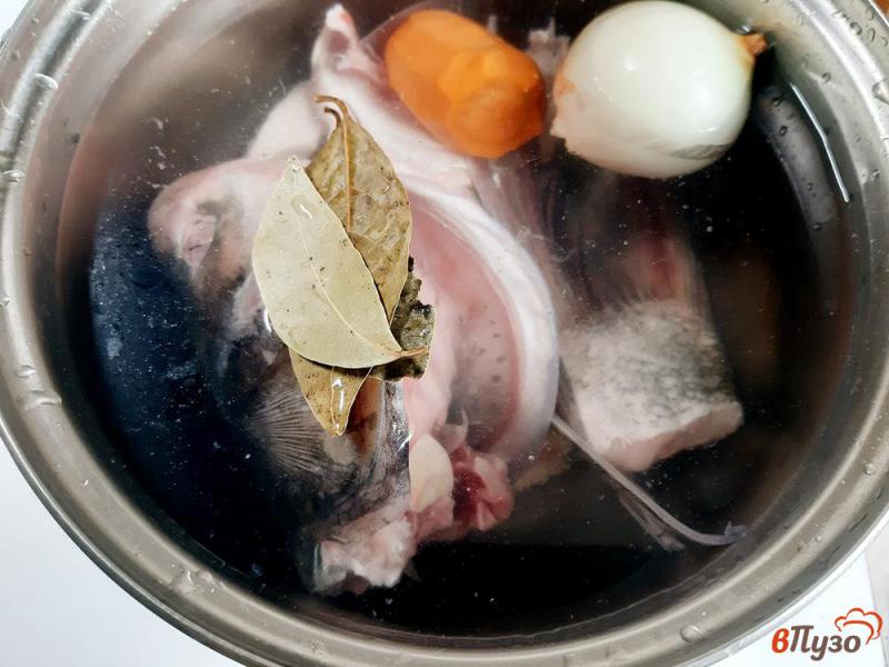 Фото приготовление рецепта: Суп рыбный из толстолоба шаг №1