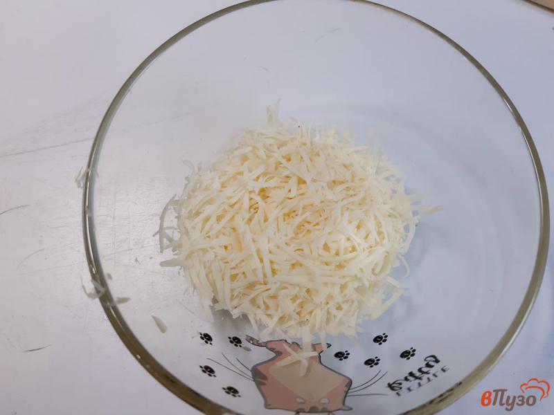 Фото приготовление рецепта: Хачапури с сыром на сковороде шаг №4