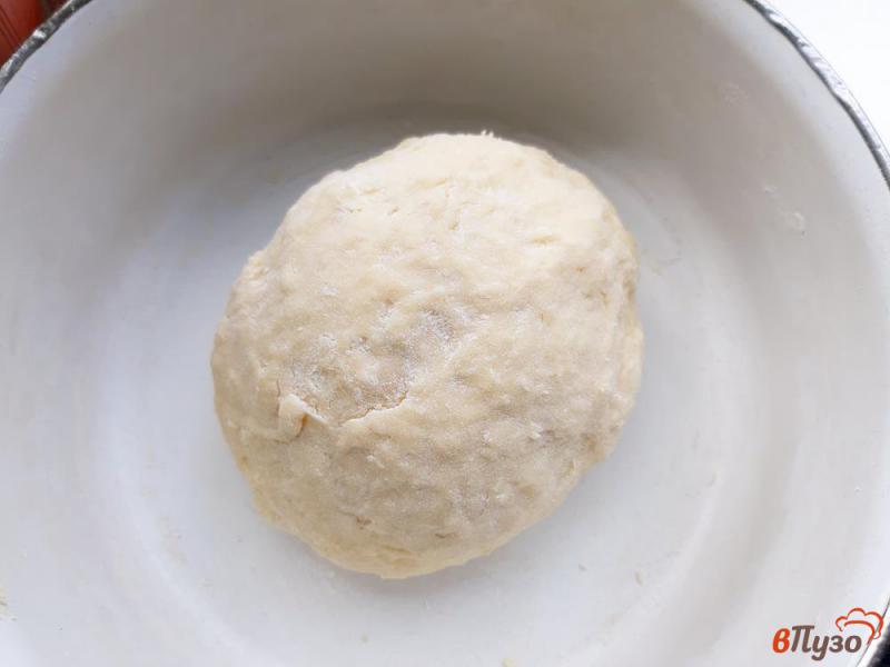 Фото приготовление рецепта: Хачапури с сыром на сковороде шаг №2