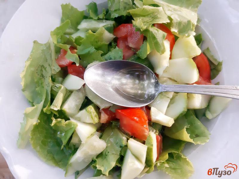 Фото приготовление рецепта: Салат овощной с семгой шаг №5