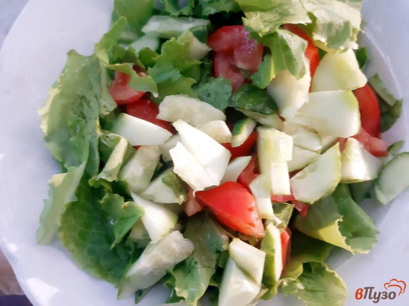 Фото приготовление рецепта: Салат овощной с семгой шаг №4