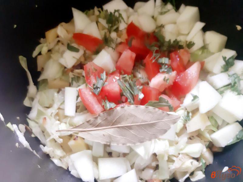Фото приготовление рецепта: Рагу из кабачков с капустой и помидорами шаг №12