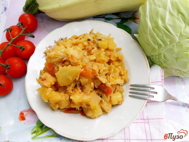 Фото приготовление рецепта: Рагу из кабачков с капустой и помидорами шаг №15