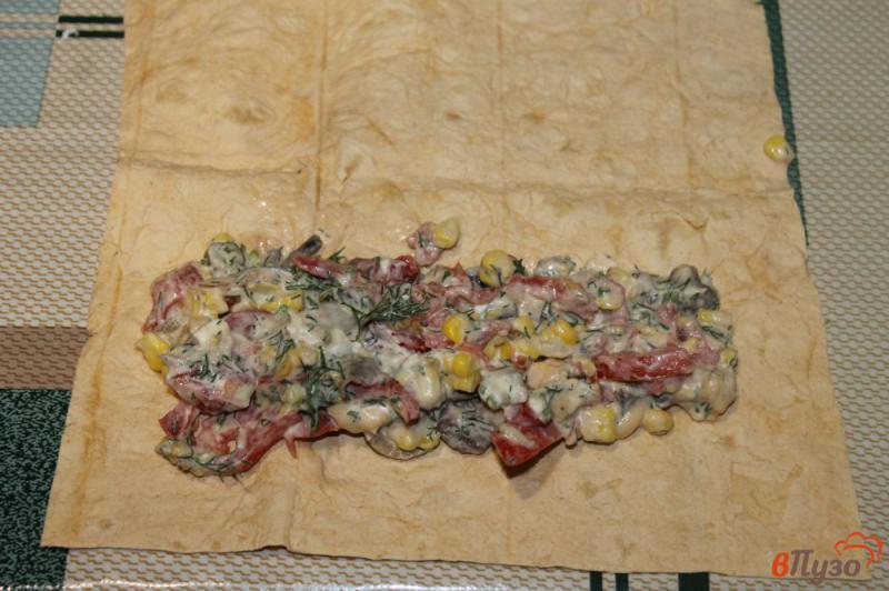 Фото приготовление рецепта: Лаваш гриль с грибами сыром и кукурузой шаг №6