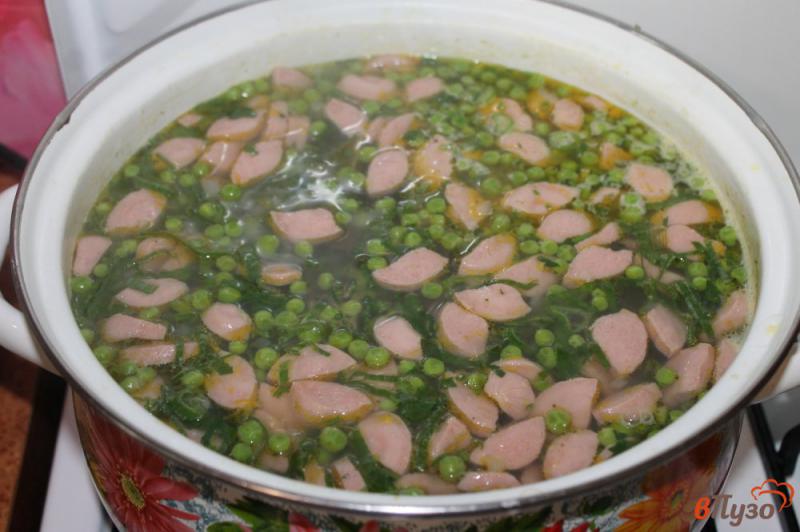 Фото приготовление рецепта: Суп с сосисками и кукурузой шаг №5