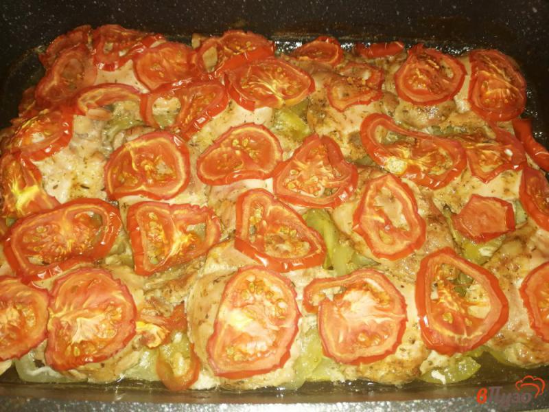 Фото приготовление рецепта: Куриные бедра запеченные с овощами шаг №10