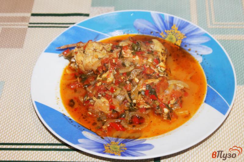 Фото приготовление рецепта: Курица тушеная с томатами и базиликом шаг №7