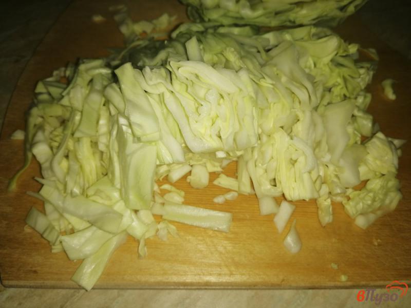 Фото приготовление рецепта: Суп из капусты белокочанной и кольраби шаг №4