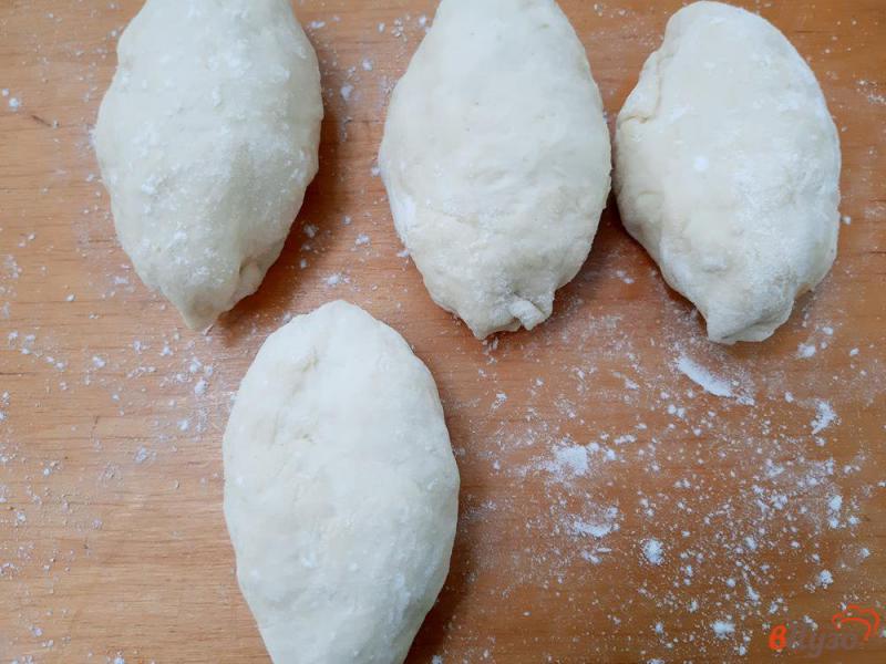 Фото приготовление рецепта: Пирожки с вишней печеные в мультиварке шаг №11