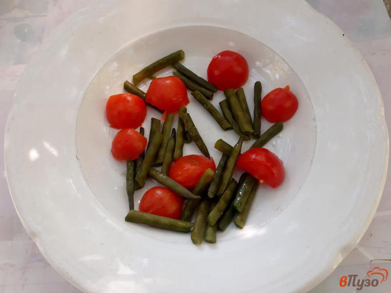 Фото приготовление рецепта: Салат из спаржевой фасоли с черри и руколой шаг №2