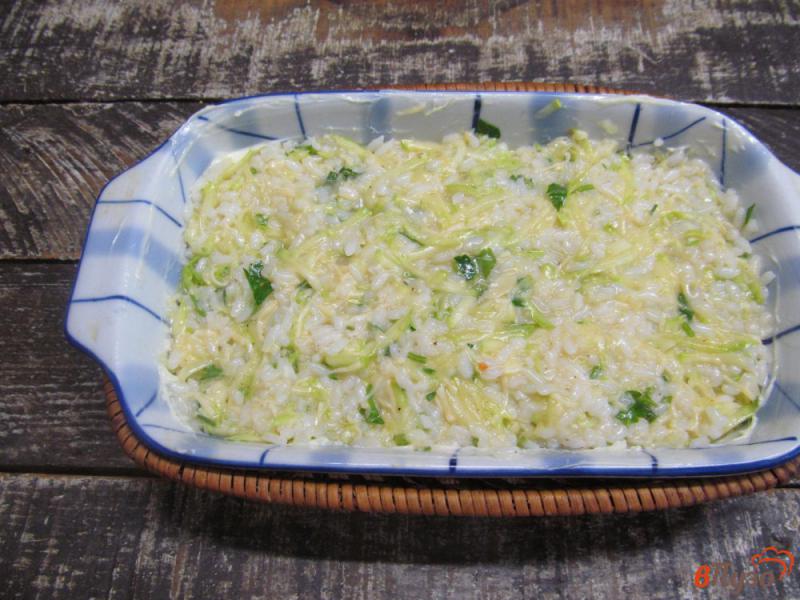 Фото приготовление рецепта: Кабачковая запеканка с рисом и фрикадельками шаг №5