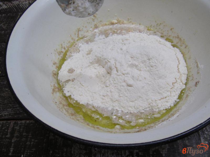 Фото приготовление рецепта: Белый хлеб на сыворотке с овсяными отрубями шаг №4