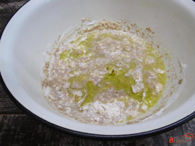 Фото приготовление рецепта: Белый хлеб на сыворотке с овсяными отрубями шаг №3