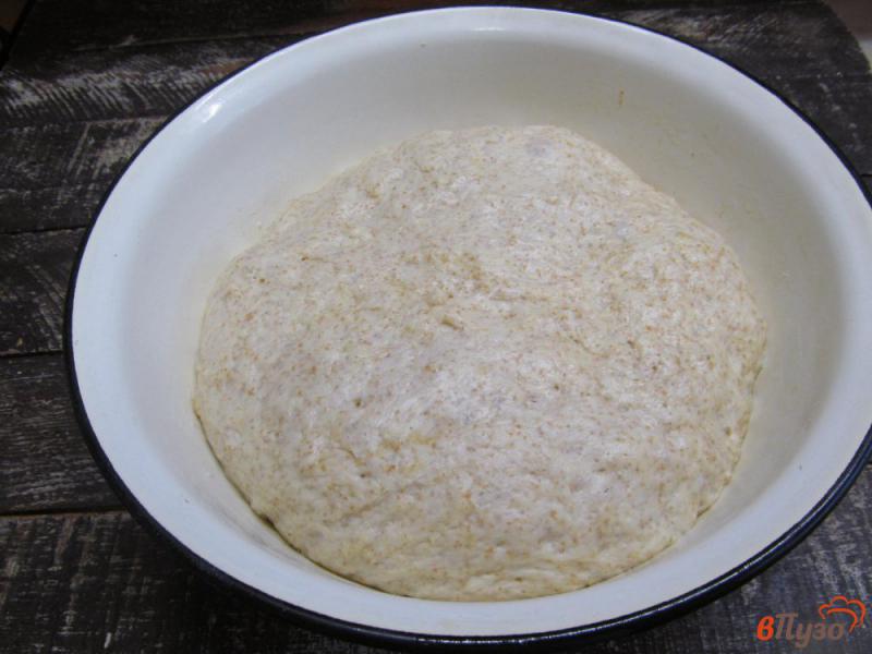 Фото приготовление рецепта: Белый хлеб на сыворотке с овсяными отрубями шаг №6