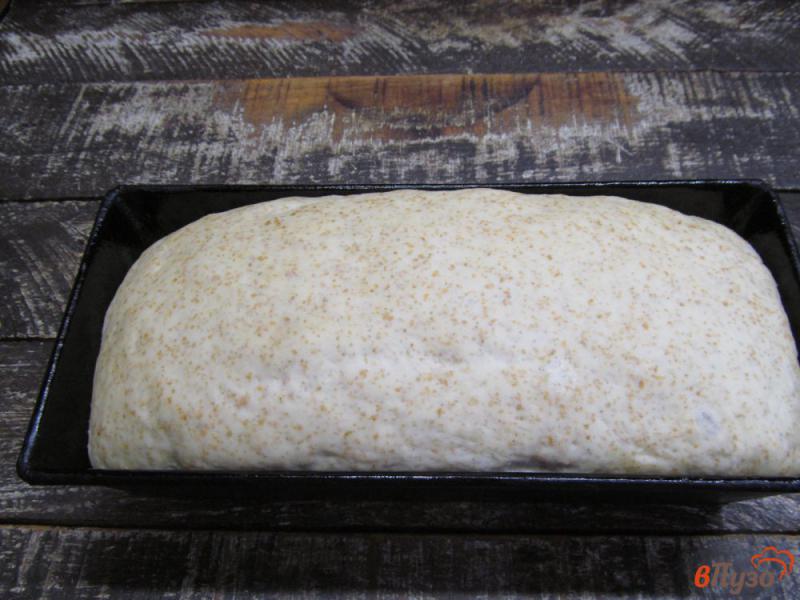 Фото приготовление рецепта: Белый хлеб на сыворотке с овсяными отрубями шаг №8