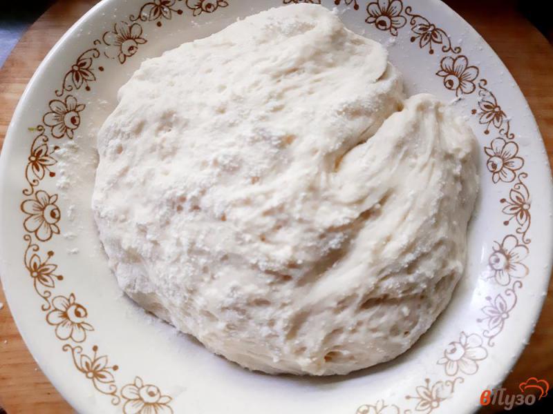Фото приготовление рецепта: Пирожки на ряженке жареные с адыгейским сыром и укропом шаг №4