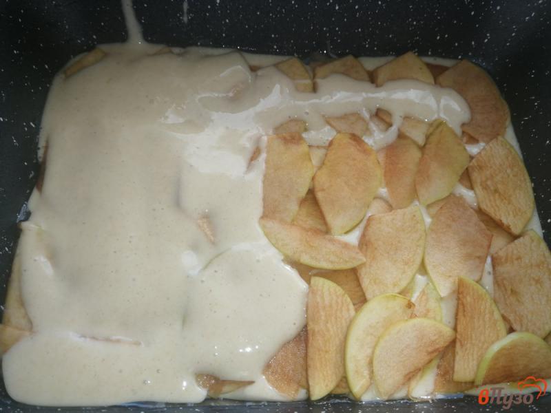 Фото приготовление рецепта: Пирог с яблоками и ежевикой шаг №9