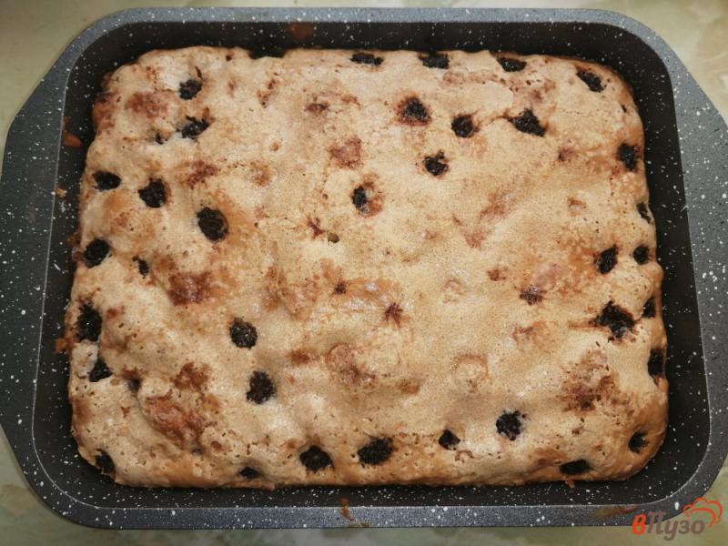 Фото приготовление рецепта: Пирог с яблоками и ежевикой шаг №13